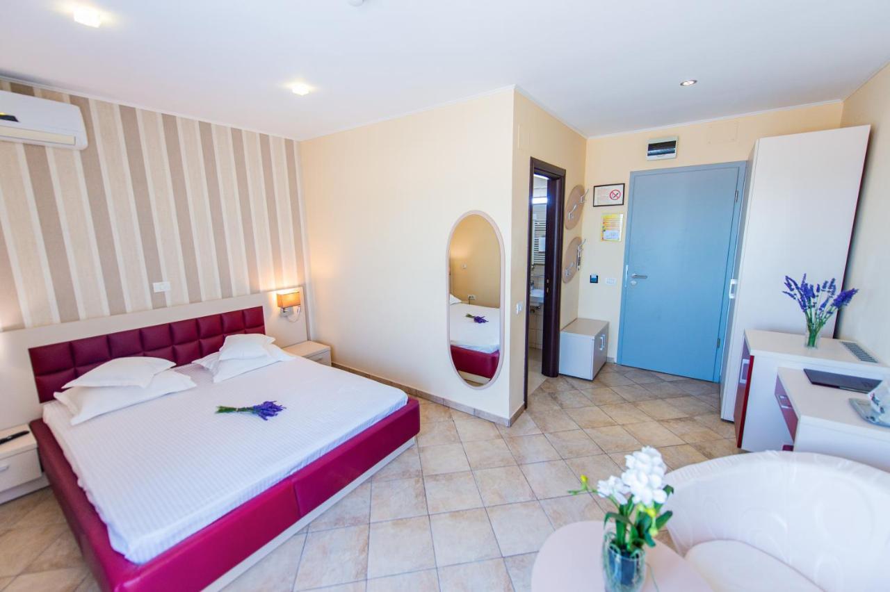 Hotel Prestige Mamaia Exteriér fotografie